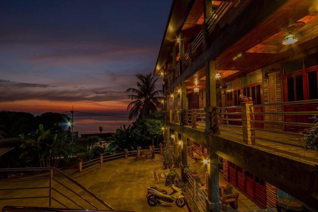 Sea Rock Resort Ko Pha Ngan Exterior photo